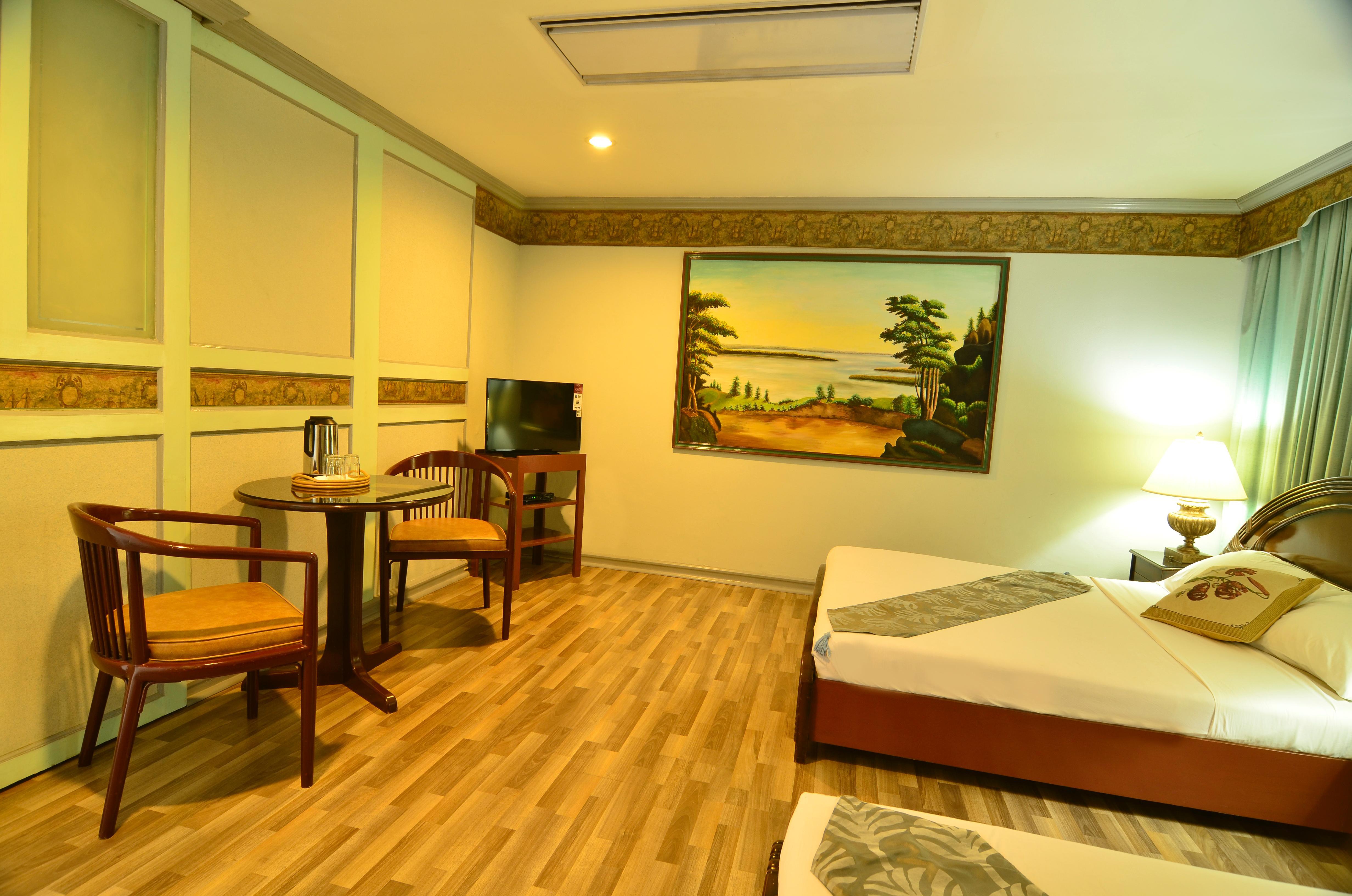 Holiday Plaza Hotel Cebu Exterior photo