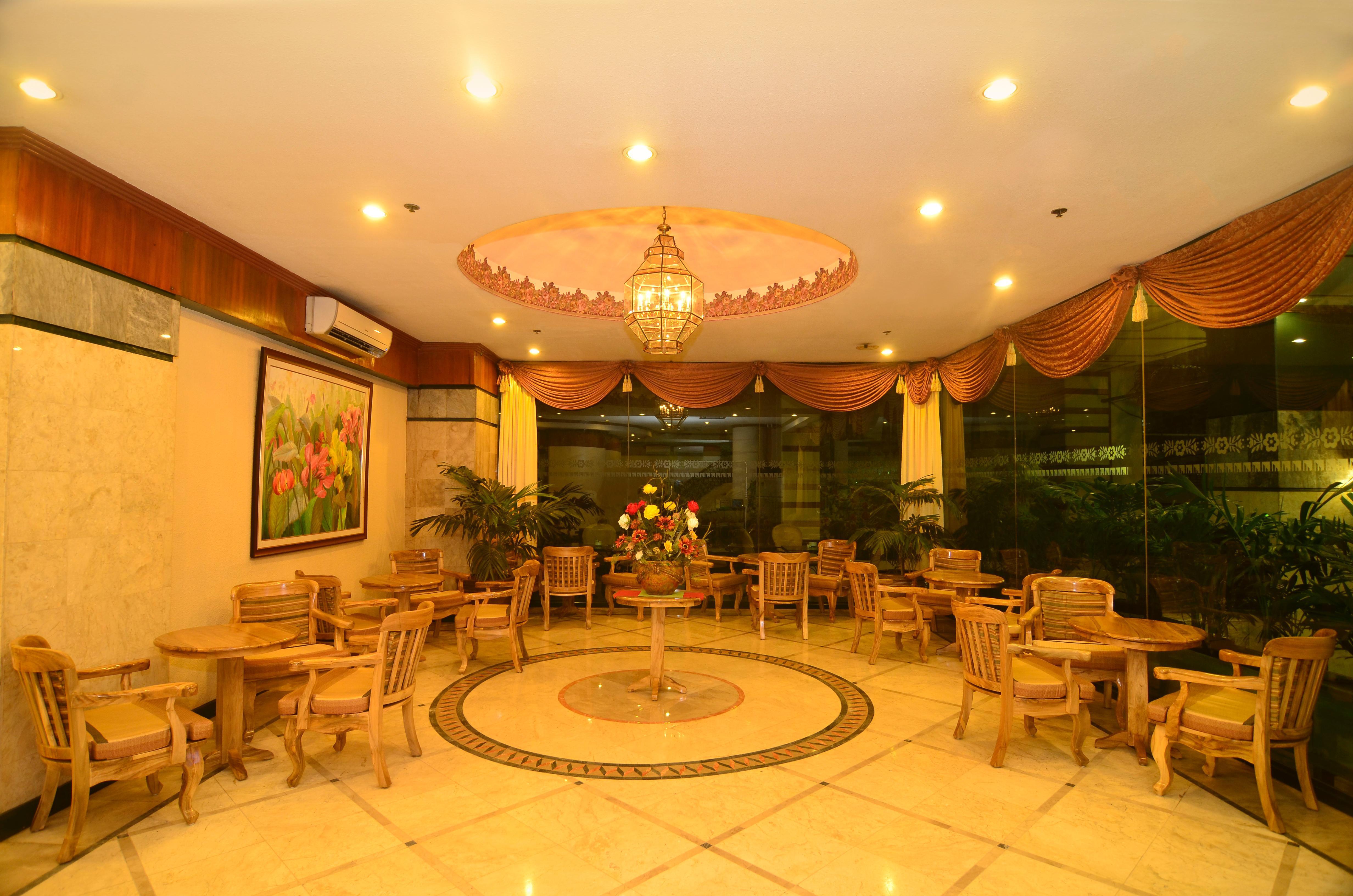 Holiday Plaza Hotel Cebu Exterior photo