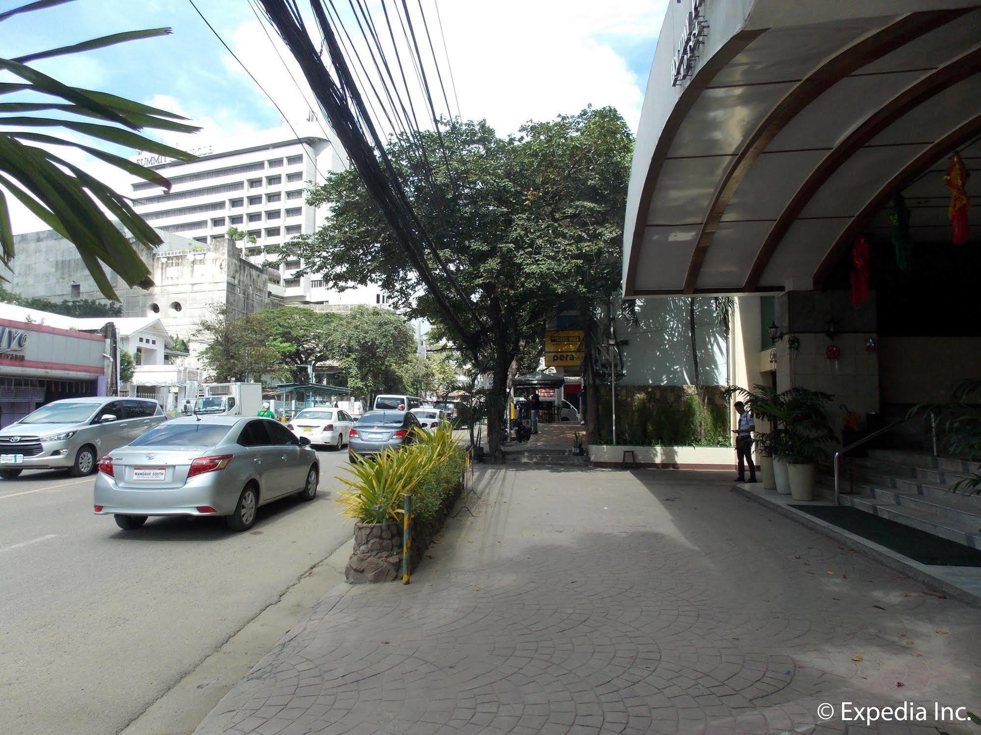Holiday Plaza Hotel Cebu Exterior photo