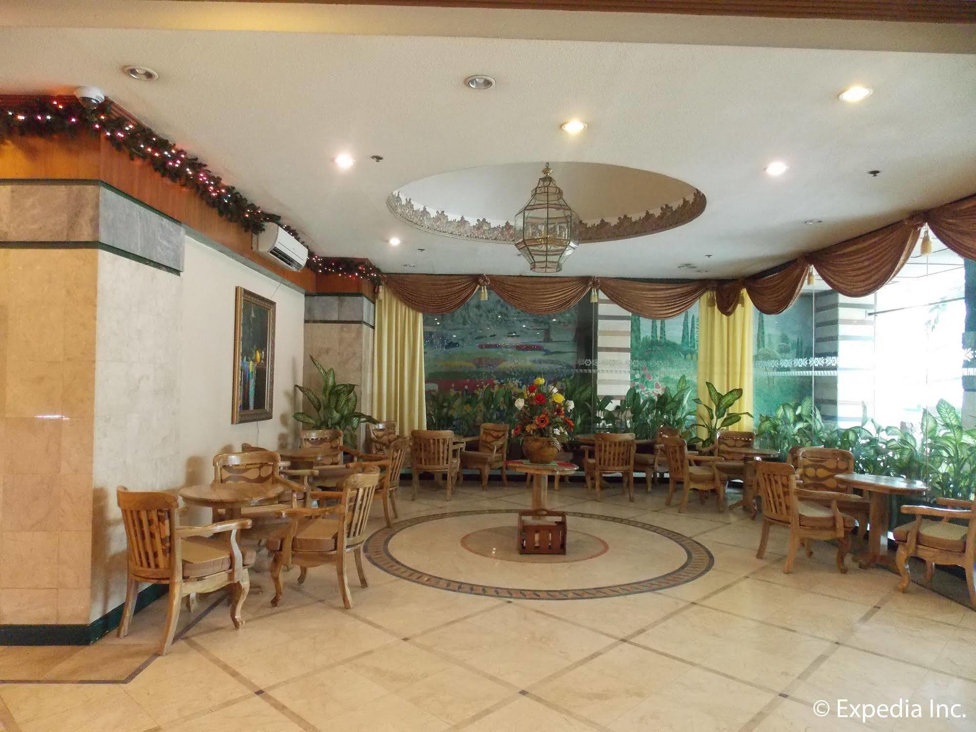 Holiday Plaza Hotel Cebu Exterior photo