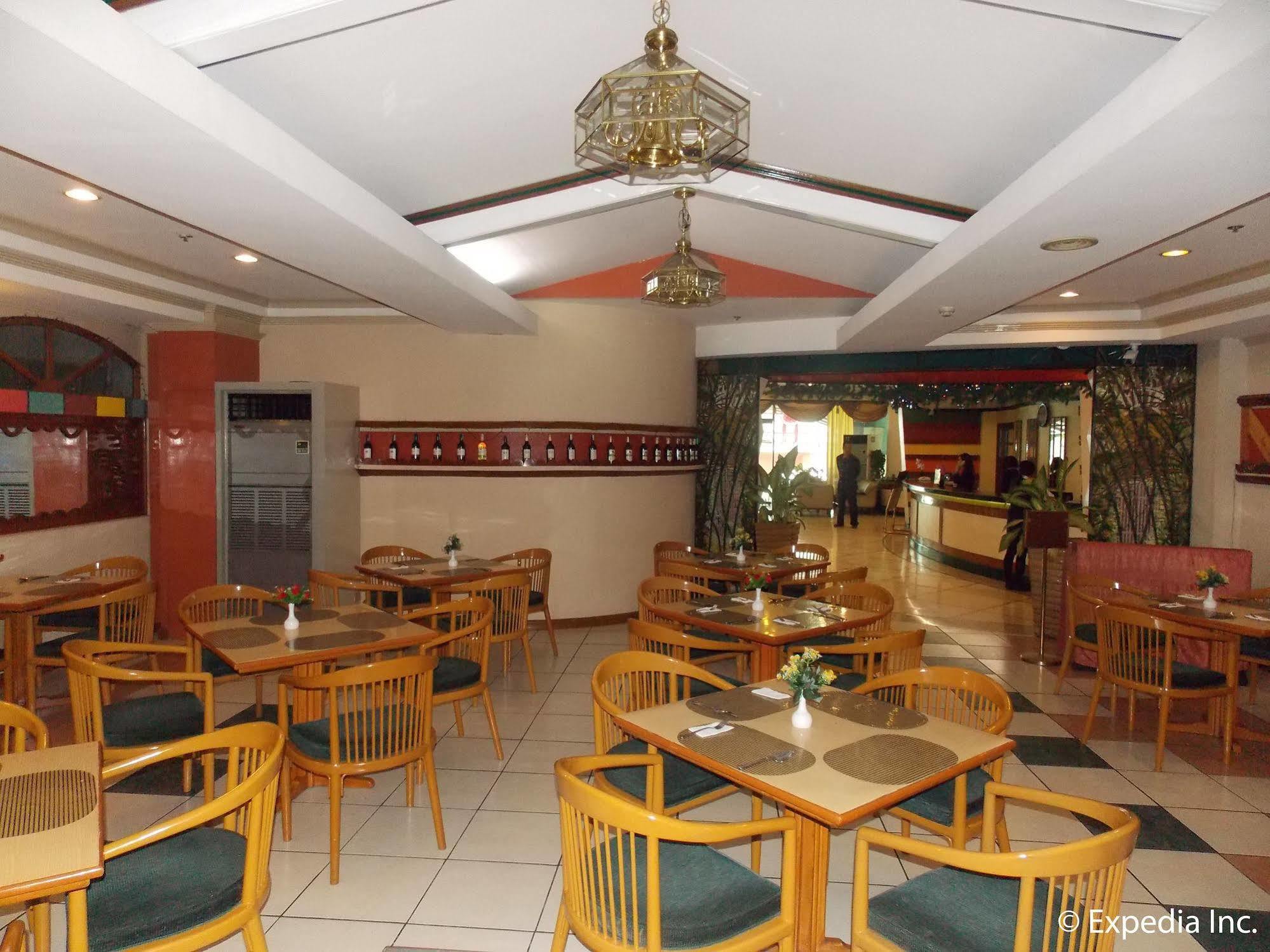 Holiday Plaza Hotel Cebu Exterior photo