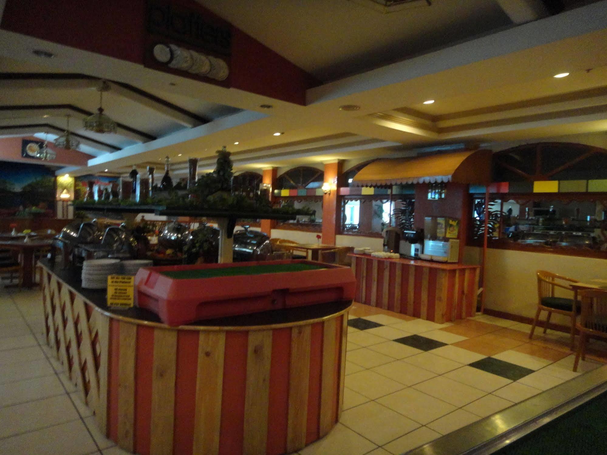 Holiday Plaza Hotel Cebu Exterior photo