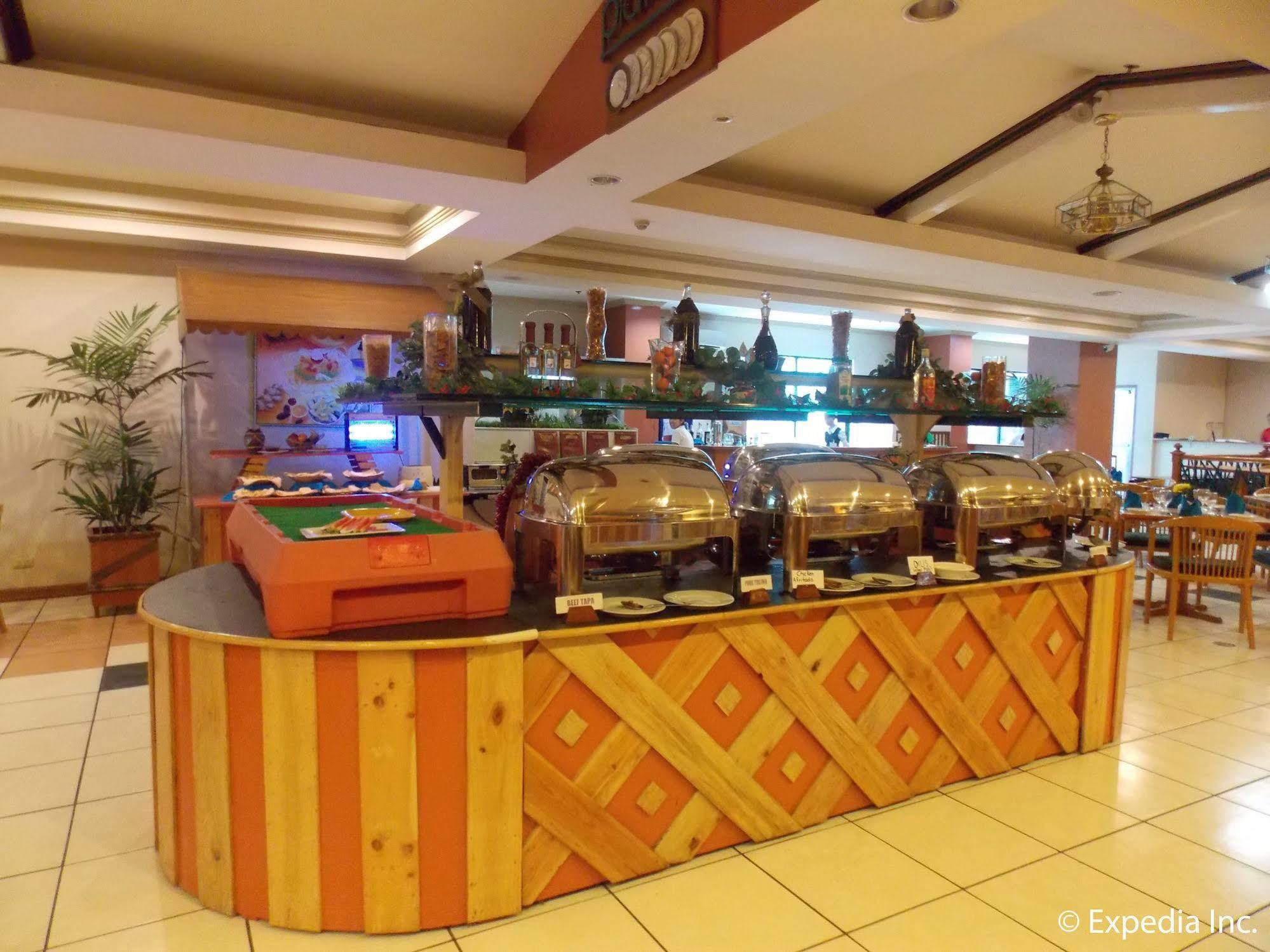 Holiday Plaza Hotel Cebu Exterior photo