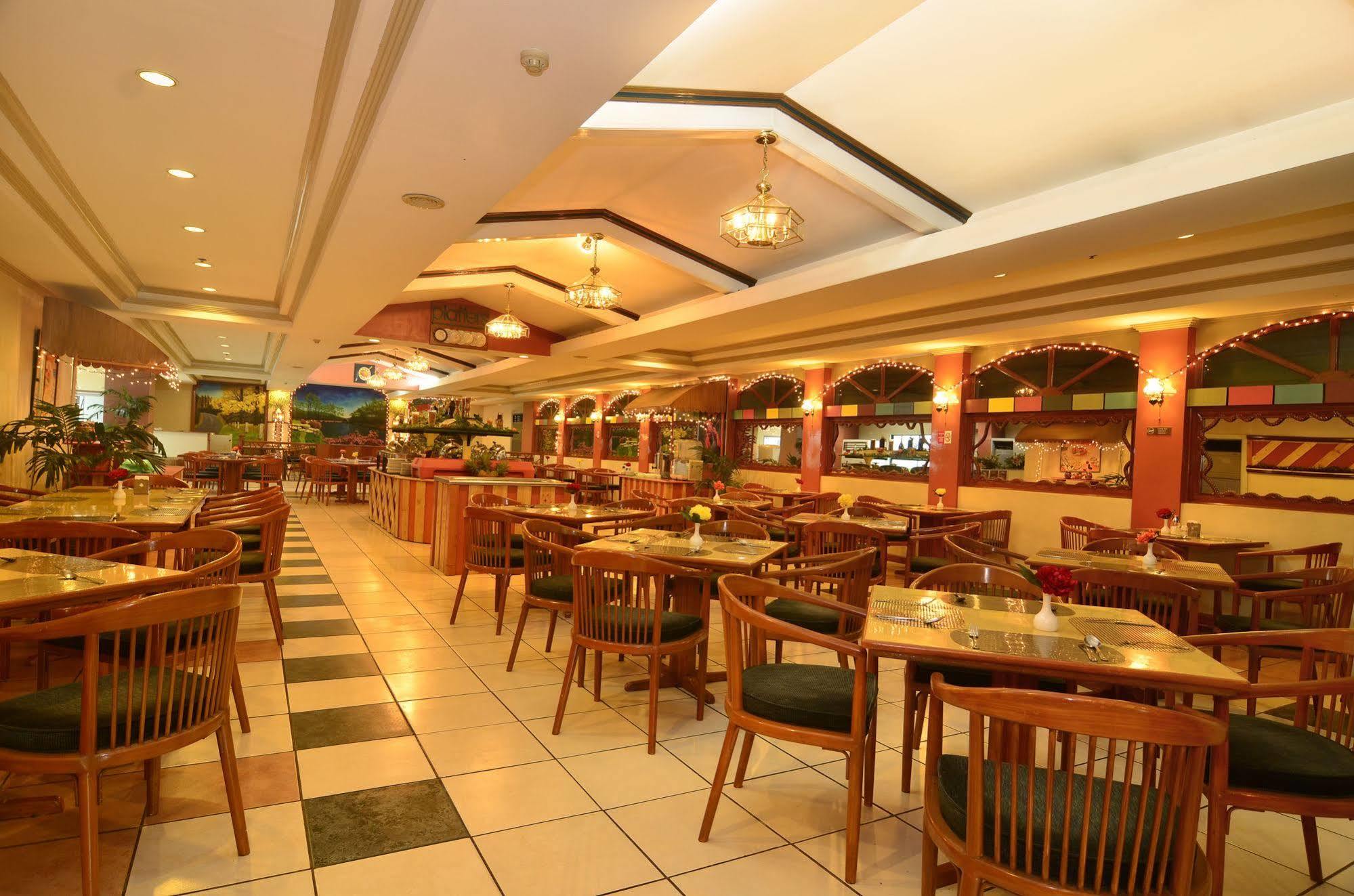 Holiday Plaza Hotel Cebu Exterior photo